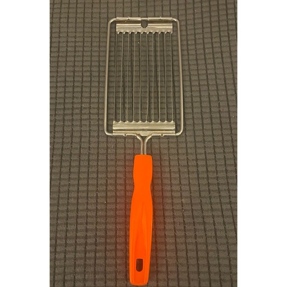 Vintage  Inox Rostfrei Tomato Slicer with Orange Handle - Picture 2 of 2